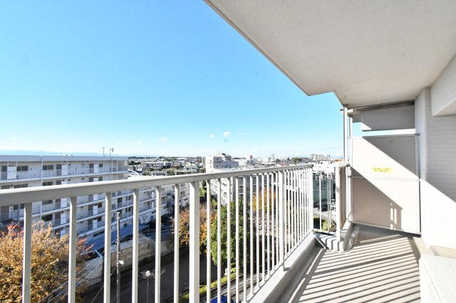 パーク上尾弐番館のバルコニー|『物件を今日見てみたい』といった当日のご案内、同条件などの物件、他社様掲載物件もご紹介可能！一日でまとめて内覧したい方、ぜひ当社までお問い合わせ下さい☆彡スタッフ一同皆様のご連絡お待ちしております！