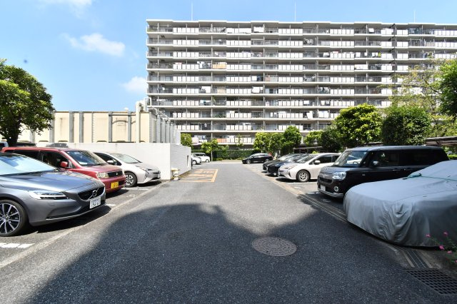 パーク上尾弐番館のその他|敷地内駐車場※空き状況は都度弊社までお問合せ下さい。当社はポータルサイト掲載物件、他社様掲載物件なども含めて複数物件をまとめてご案内可能です！気になる物件はご気軽にお申し付けください。