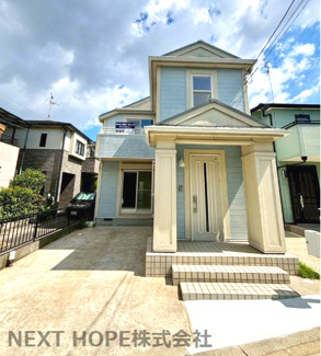 【外観】 | 宝塚市末成町中古戸建 | 平成10年3月建築！令和7年8月室内外リフォーム済み♪お待たせ無しで即ご入居していただけます！！駐車スペース有り♪ぜひ現地をご覧ください！！