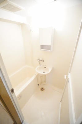 【浴室】 | キャトルセゾン | ※同物件・同タイプの写真です。