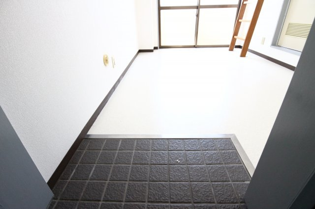 リアライズ塩屋の玄関