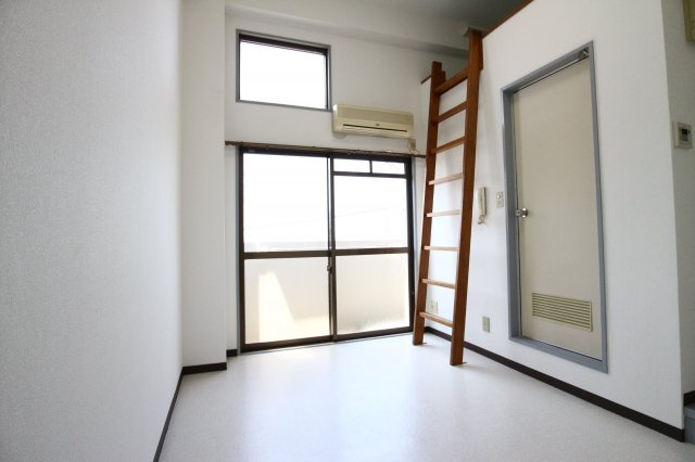 リアライズ塩屋の居間・リビング