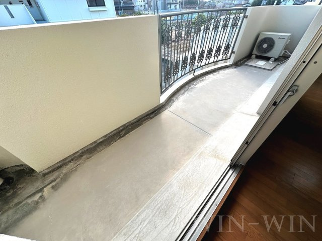 ピエール・ノーヴァのバルコニー