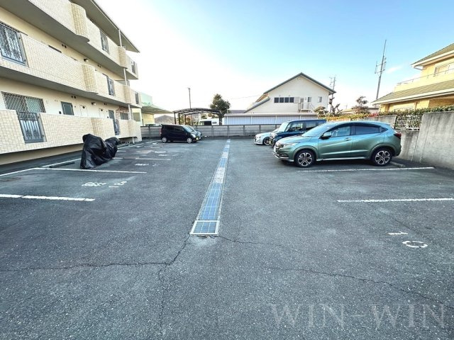 ピエール・ノーヴァの駐車場