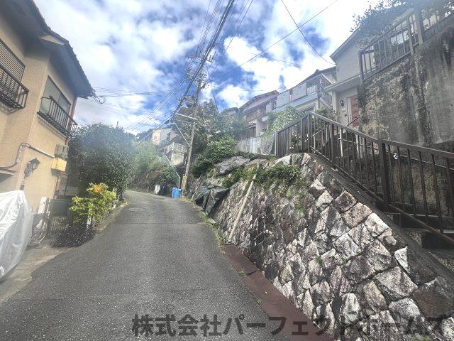 香里園東之町戸建の前面道路含む現地写真
