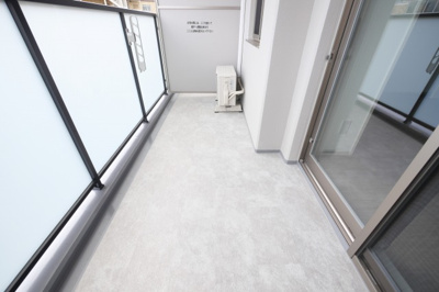 【バルコニー】 | STANDZ新大阪 | 外からの目が気にならないバルコニーで洗濯物が干せます