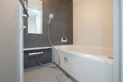 【浴室】 | STANDZ新大阪 | 落ち着いた空間のお風呂です