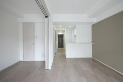 【居間・リビング】 | STANDZ新大阪 | ゆったり過ごせる居間です