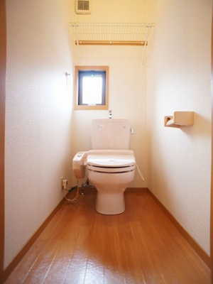 【トイレ】 | レジデンス・ノヴァＢ | 温水洗浄暖房便座機能付きです♪