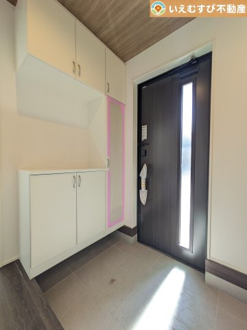GRAFARE　行田市矢場の玄関|玄関がいつも片づく大容量シューズボックス
充実の収納設備で玄関がすっきり綺麗に過ごせると快適ですよね♪