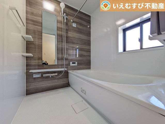 GRAFARE　行田市矢場の浴室|ナチュラルな色合いで落ち着いた空間
優しい色合いでくつろぎの浴室。ゆっくり過ごしながら疲れを取りましょう♪