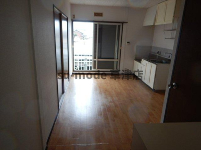 【居間・リビング】 | ハイツ大沢 | こちらのリビングで趣味の時間をお楽しみください