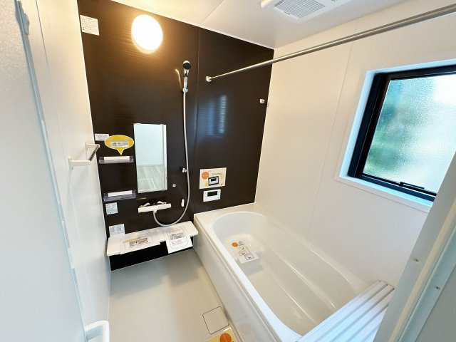 【浴室】 | 富士見市上沢1丁目　新築一戸建住宅　全1棟　(ふじみ野店) | 1坪タイプのゆったりとおくつろぎできる浴室。浴室暖房乾燥機付きで雨の日のお洗濯も安心です！