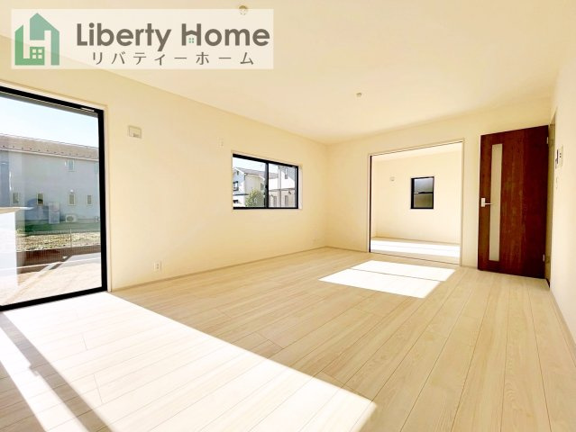 小美玉市清風台団地5期　新築戸建の前面道路含む現地写真