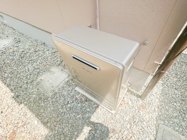 【発電・温水設備】 | 裾野市茶畑 中古住宅 XH05792 | 裾野市茶畑　給湯器　リフォーム後