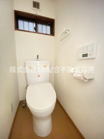 菱江1丁目中古戸建のトイレ|温水洗浄便座もございます♪トイレが2か所にあり朝の身支度がスムーズに行えます！