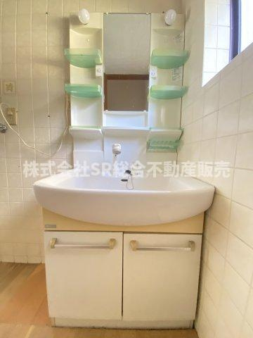菱江1丁目中古戸建の独立洗面台|温水シャワー付洗面化粧台があり朝の支度も楽々です☆