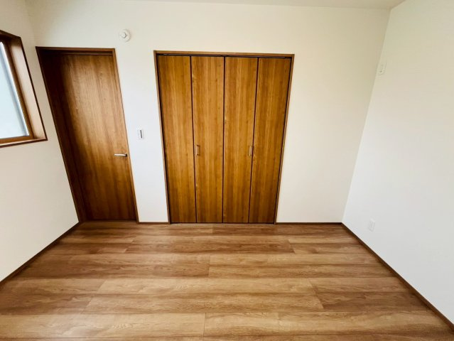第1期の洋室|〇3号棟　6帖　洋室〇
クローゼット付きで大切なお洋服もしっかり収納できます♪
2025年10月撮影