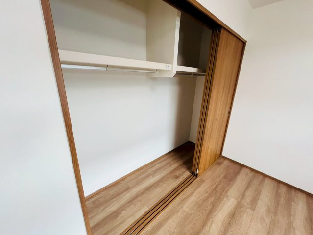第1期の収納|〇3号棟　8.7帖　主寝室〇
枕棚付きで上の空間も最大限活かせる収納です♪
2025年10月撮影