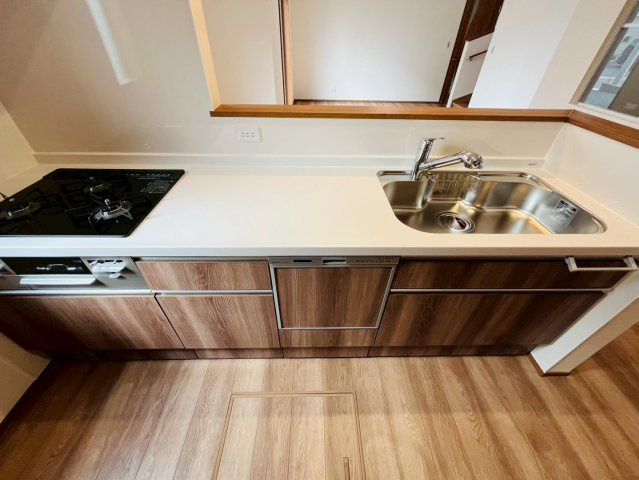 第1期のキッチン|〇3号棟　キッチン〇
開放感のある対面式キッチン。お料理しながら家族の顔が見られる安心感。キッチンとダイニングが近く食事の用意や片づけが楽々♪
2025年10月撮影