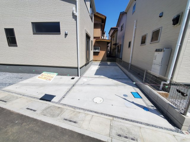 三郷市　戸ケ崎3丁目　新築戸建　全10棟の駐車場|駐車場があるので、車を買う予定の方も安心です