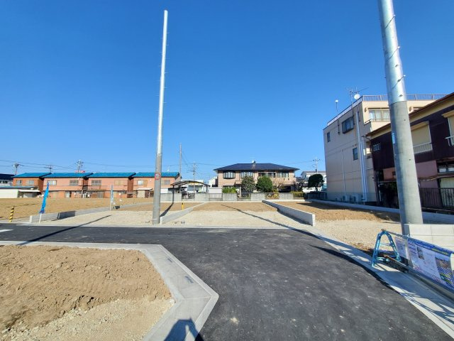 三郷市　戸ケ崎3丁目　売地　全10区画の前面道路含む現地写真|前面道路含む現地写真です