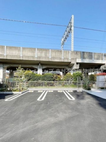 エクラージュ海神の駐車場