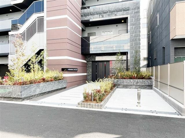 S-RESIDENCE城東SEVERのエントランス