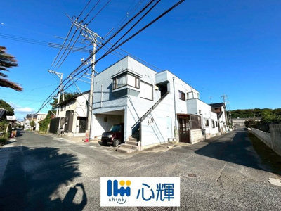 【前面道路含む現地写真】 | 宇部市岬町三丁目中古住宅／2階建（1F居宅・2F事務所） | コミュニティー以外の方々の出入りも少なく、お車の出し入れも楽々です。
