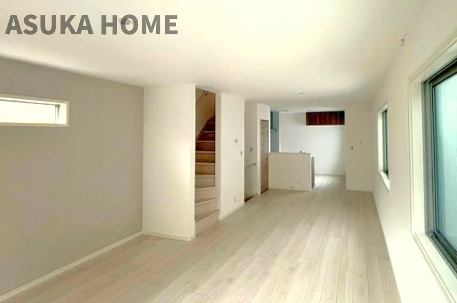 神奈川区西寺尾３丁目 戸建ての居間・リビング|毎日家族が笑顔で生活する空間であるリビング。
広さと明るさには拘ってほしい空間です。