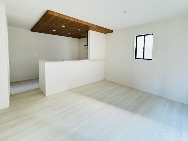 松戸市上矢切新築戸建【南部小学校：10分】の居間・リビング|16.5帖リビングダイニングキッチン