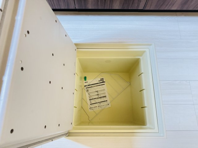 松戸市上矢切新築戸建【南部小学校：10分】のキッチン|キッチン床下収納