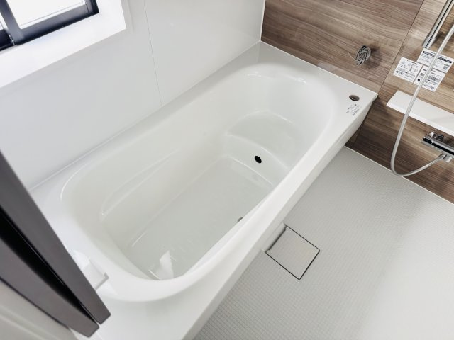 松戸市上矢切新築戸建【南部小学校：10分】の浴室|足を伸ばせる広々浴槽で毎日リラックス♪