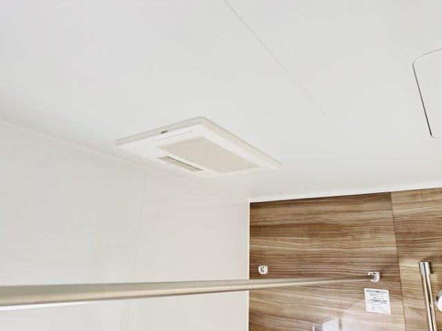 松戸市上矢切新築戸建【南部小学校：10分】の冷暖房・空調設備|雨の日も安心の浴室乾燥機つき