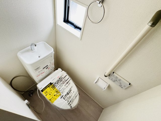 松戸市上矢切新築戸建【南部小学校：10分】のトイレ|温水洗浄暖房便座つきトイレ