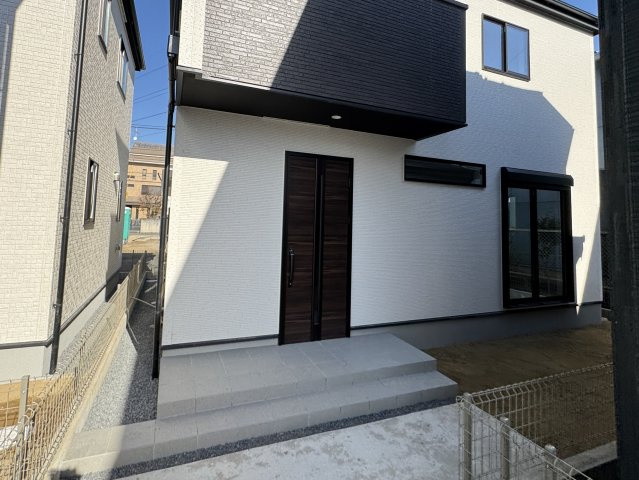 松戸市上矢切新築戸建【南部小学校：10分】のエントランス|エントランス・玄関ポーチ