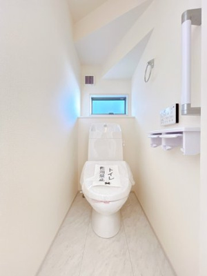 【トイレ】 | 高崎市石原町　新築住宅 | 清潔感にあふれた空間と機能的な洗浄装置。毎日何度も使う場所だから快適に。便利に。