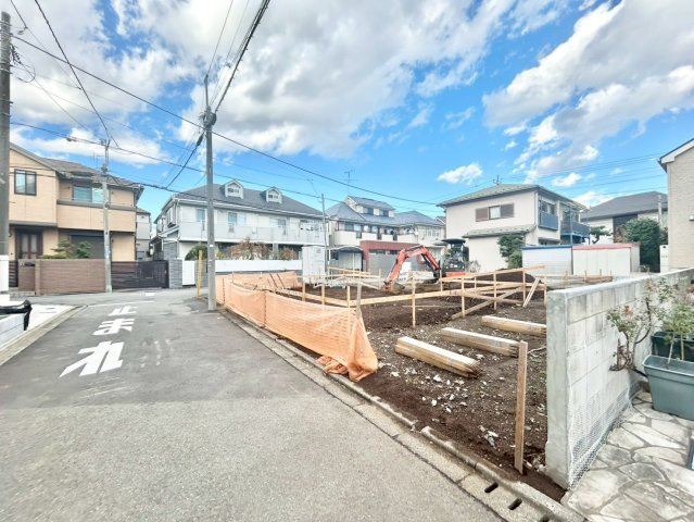 西東京市南町3丁目　新築戸建　残1棟の前面道路含む現地写真|2025.11.10撮影

現地ご見学希望・資料請求などお気軽にお問い合わせ下さい！
03-5990-5201