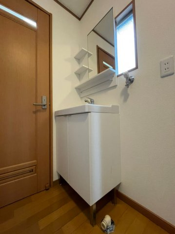 明石市東野町貸家の洗面所