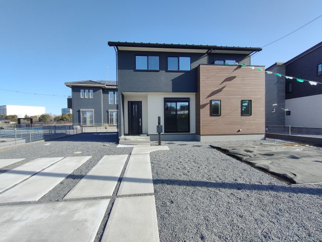 加須市南篠崎　全3邸の外観|〇２号棟　外観〇
全居室収納付き！主寝室にはウォークインクローゼットが付いております（＾＾）
2026年1月撮影