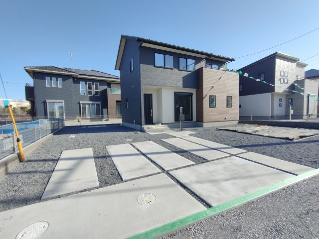 加須市南篠崎　全3邸の前面道路含む現地写真|〇２号棟　外観〇
カースペース並列2台駐車可♪
2026年1月撮影