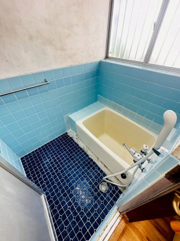 東野町貸家の浴室