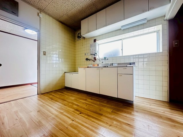 東野町貸家の居間・リビング