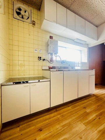 東野町貸家のキッチン