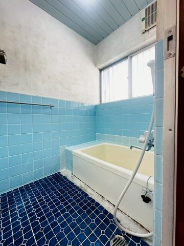 東野町貸家の浴室