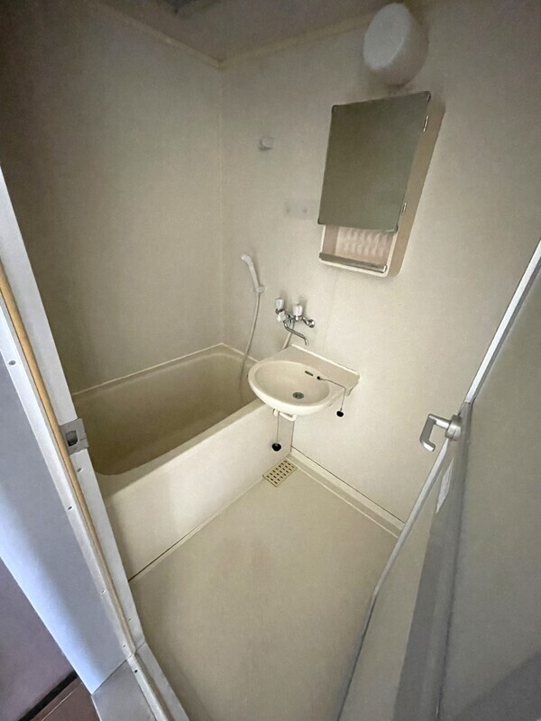 鈴木ハイツの浴室|別部屋の参考写真です。