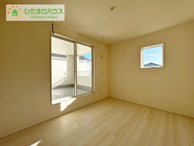 いわき市平下平窪1期　新築戸建　1号棟の洋室|バルコニーに面していて、たっぷり光りの入る明るい主寝室です！