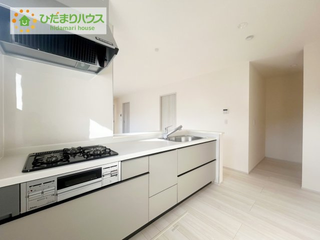 いわき市平下平窪1期　新築戸建　1号棟のキッチン|3口コンロが嬉しいシステムキッチン♪広いシンクや作業台でお料理が捗ります♪