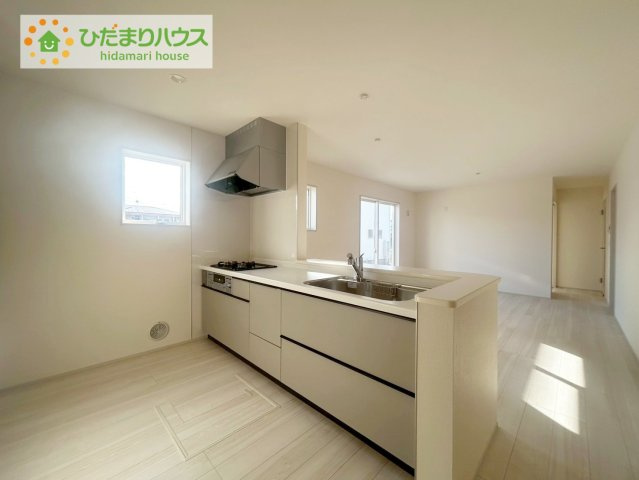 いわき市平下平窪1期　新築戸建　1号棟のキッチン|カウンターは少し高くなってますので、手元が隠れて来客からは見えにくくなってます♪