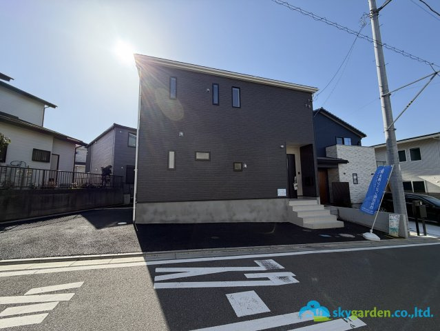 秦野市南矢名第18　新築戸建　全1棟1号棟の前面道路含む現地写真